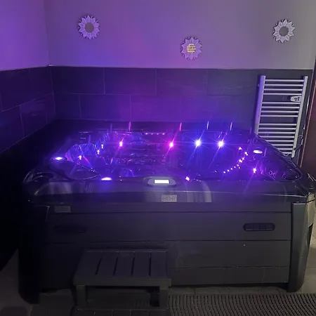 Zen Spa,jacuzzi, Sauna, Bedroom, Kitchen