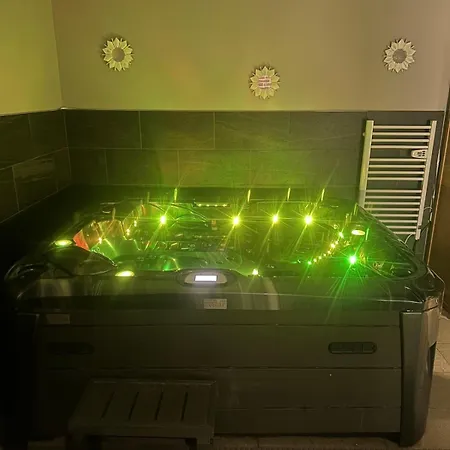 Zen Spa,jacuzzi, Sauna, Bedroom, Kitchen Lejlighed