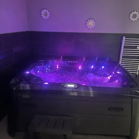 Zen Spa,jacuzzi, Sauna, Bedroom, Kitchen * Montluçon