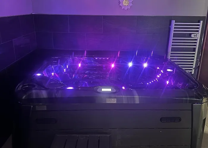 Zen Spa,jacuzzi, Sauna, Bedroom, Kitchen