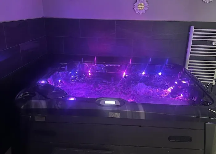 Zen Spa,jacuzzi, Sauna, Bedroom, Kitchen * Montluçon