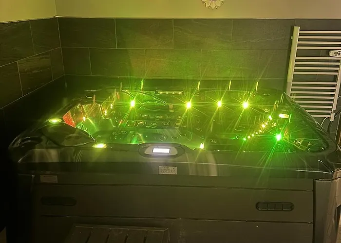 Zen Spa,jacuzzi, Sauna, Bedroom, Kitchen Lejlighed Montluçon